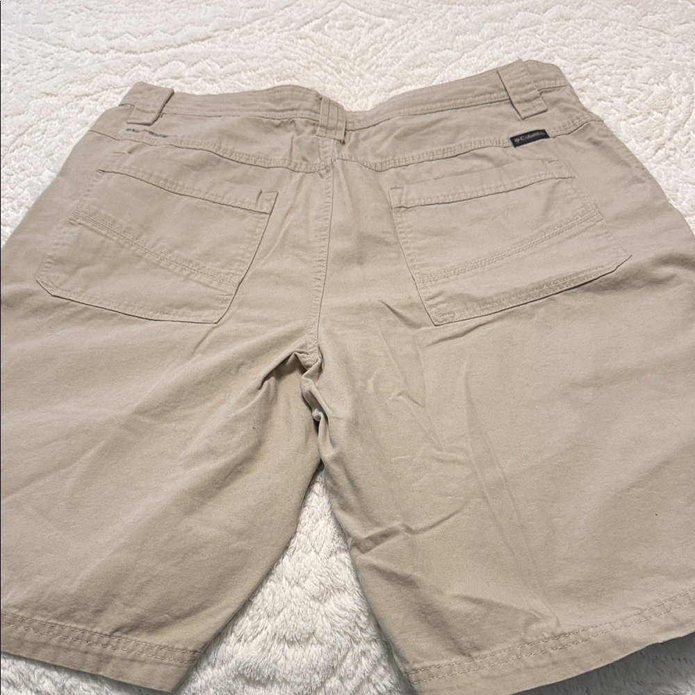 Columbia Men’s Tan Flat-Front Shorts